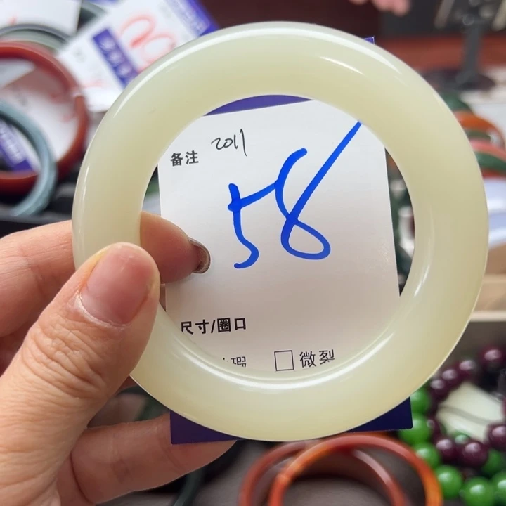 石英岩玉未镶嵌手镯