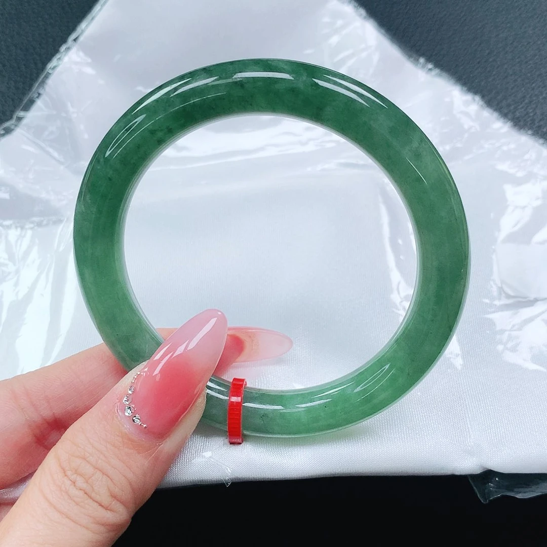 翡翠手镯未镶嵌52 圈