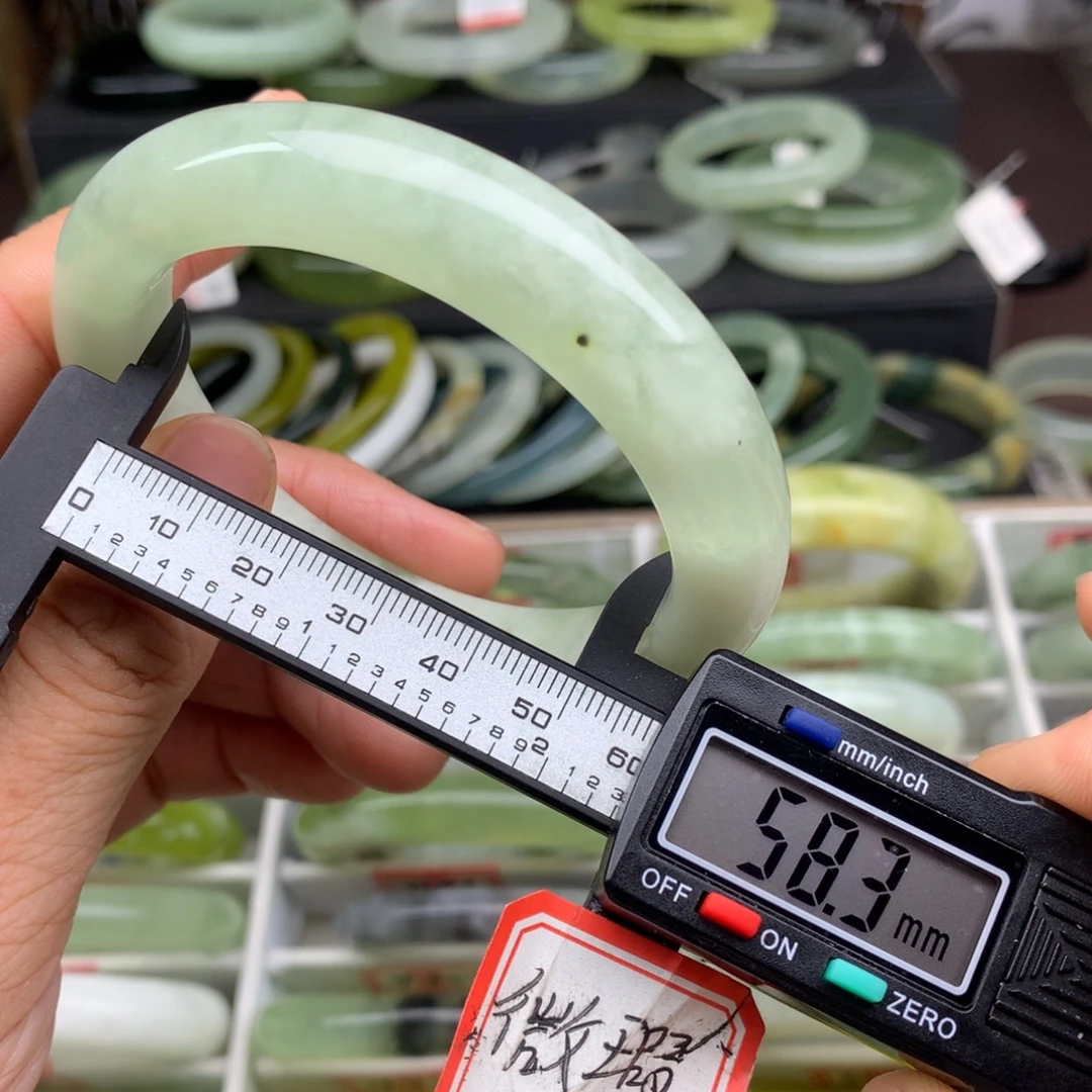 蛇纹石玉未镶嵌手镯491