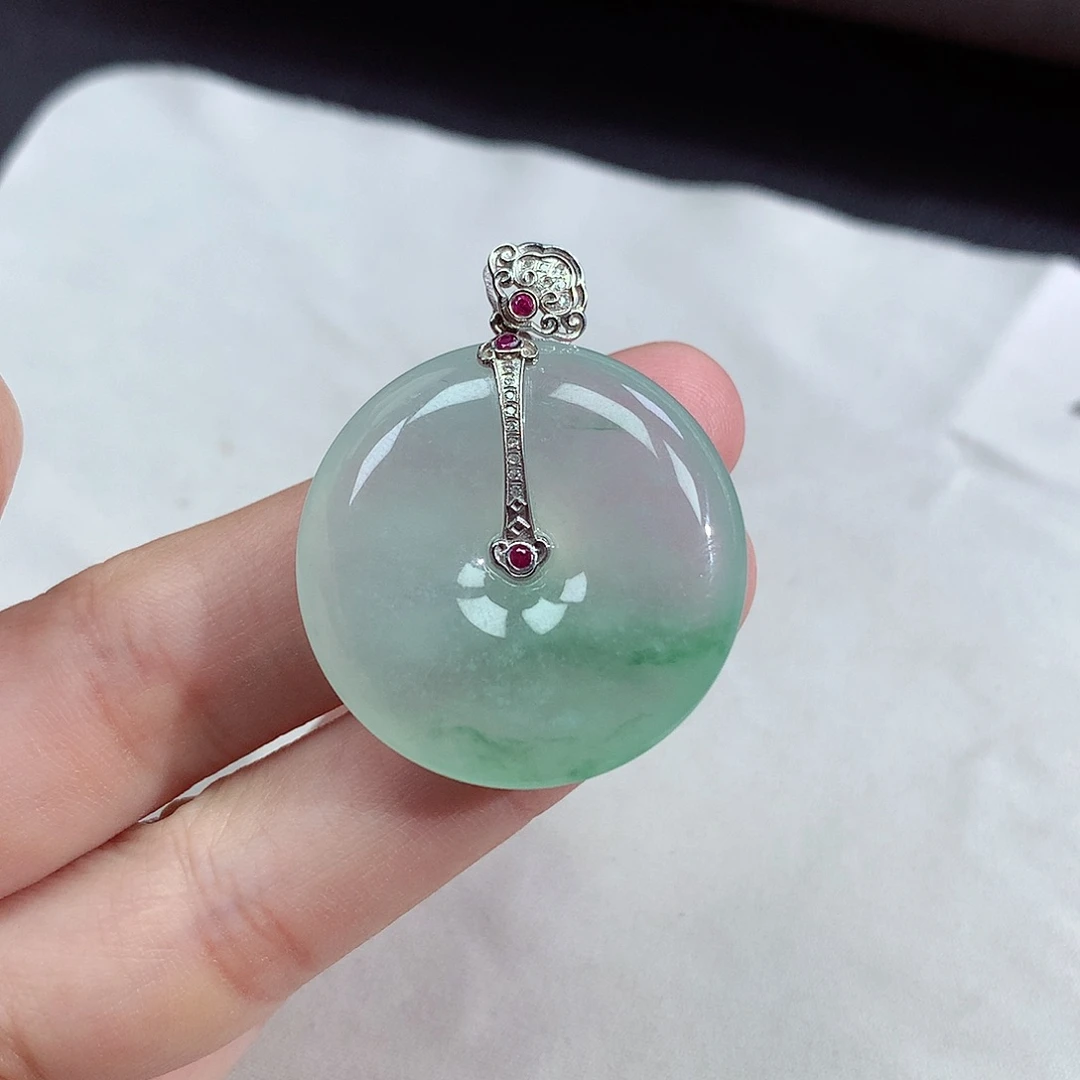 颈饰18K金镶嵌翡翠平安扣