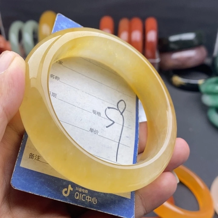 未镶嵌手镯石英质玉