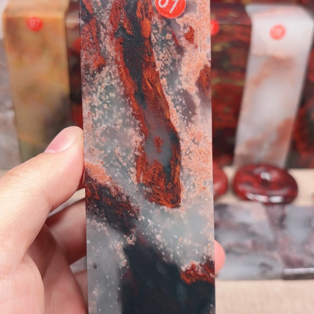 海***雕桂林鸡血玉印章摆件