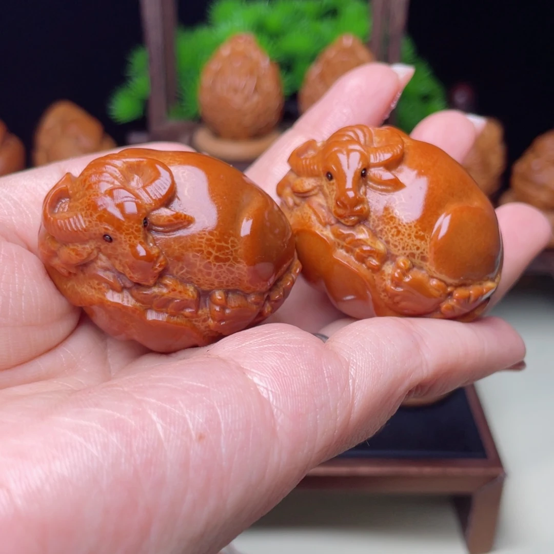 吊坠橄榄核荷叶牛手球