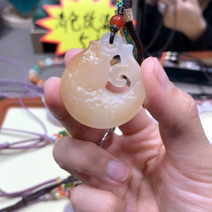 石英质玉颈饰合金