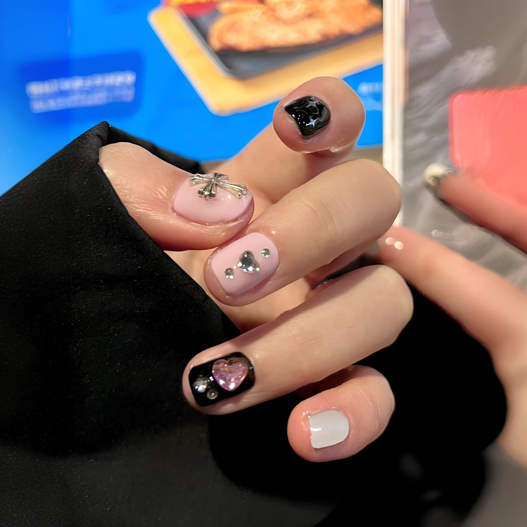 「小甜心」黑粉辣妹克罗心穿戴甲纯手工甲片网红爆款y2k千禧风美甲