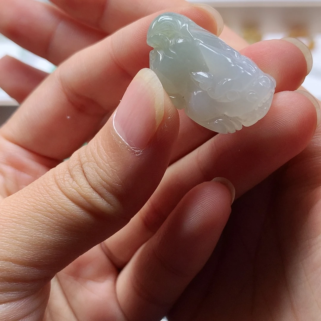 翡翠未镶嵌颈饰貔貅