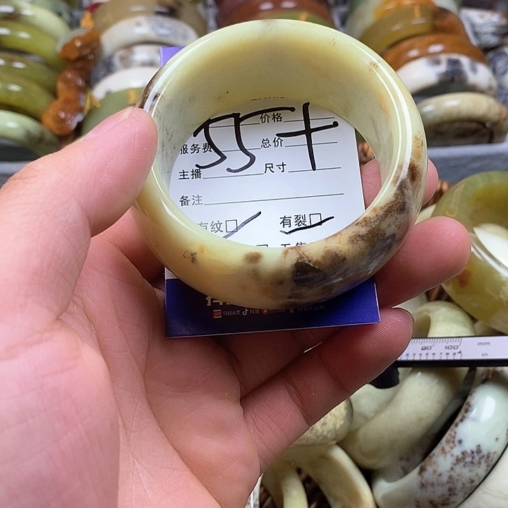 蛇纹石玉未镶嵌手镯空****姐