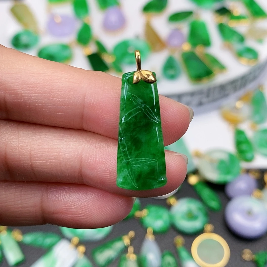 翡翠吊坠(不含链)18K金镶嵌