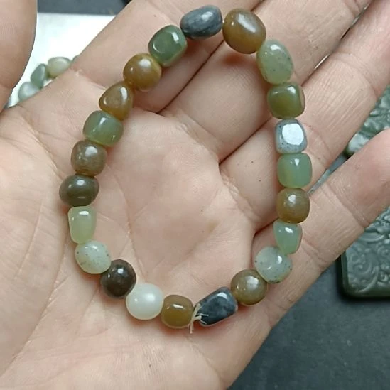 木***花和田玉未镶嵌颈饰