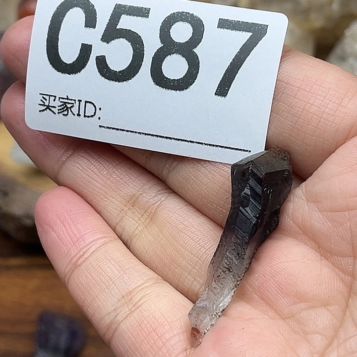 虞***晏水晶未镶嵌珠宝半成品默认微瑕