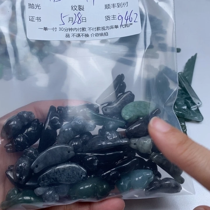 翡翠未镶嵌颈饰°****?翡翠