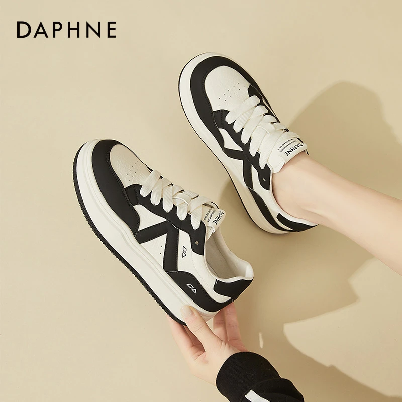 达芙妮厚底板鞋女2025新款春秋软底黑白熊猫鞋百搭平底运动休闲鞋