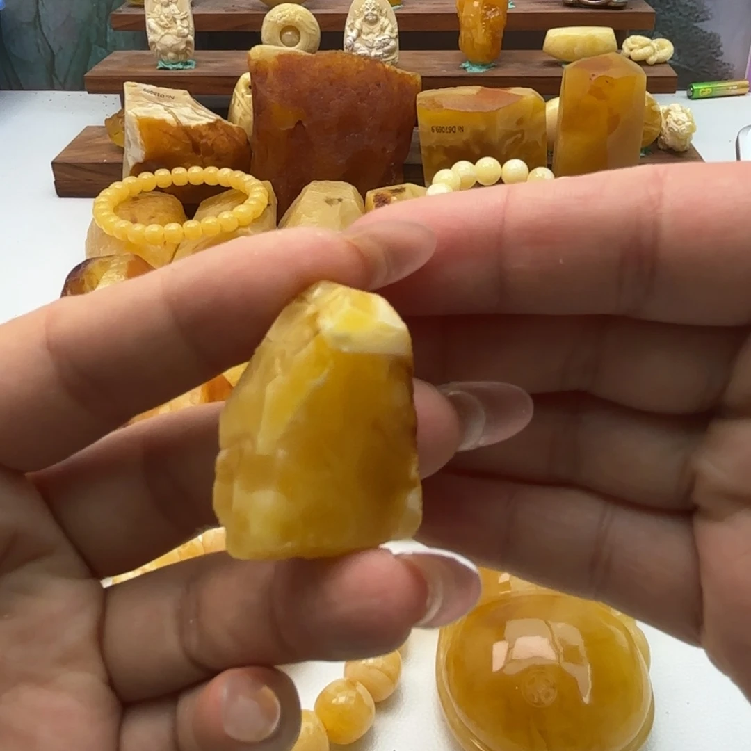 天***草定制琥珀未镶嵌琥珀