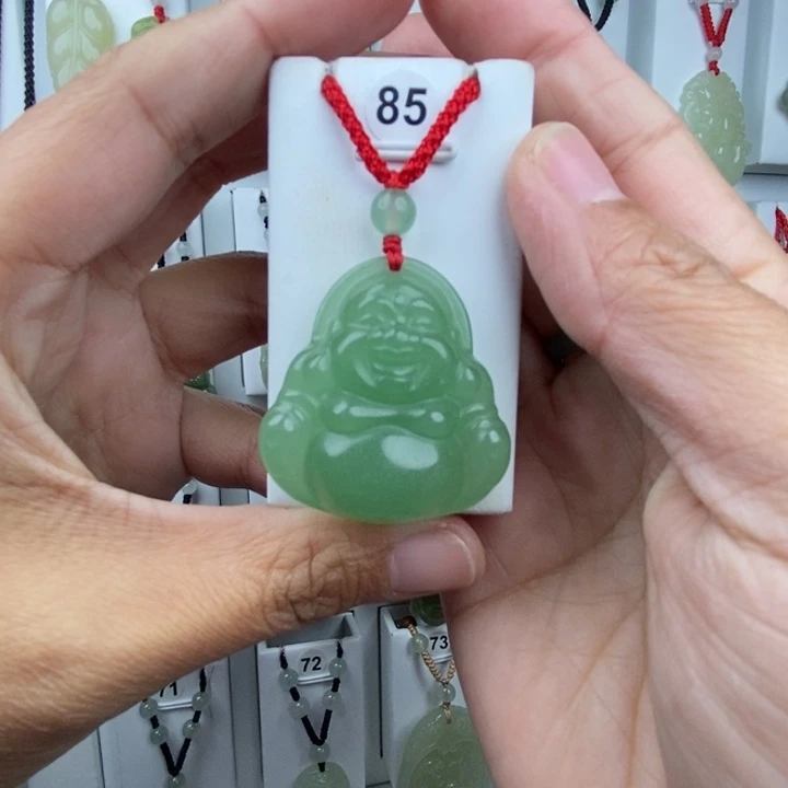 ‘***:石英质玉未镶嵌颈饰