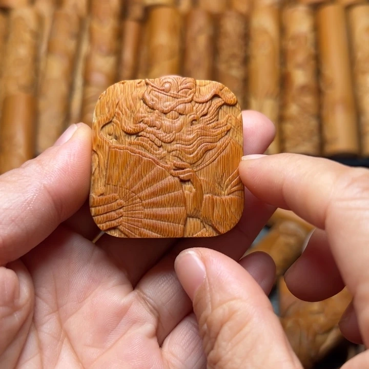 实心竹雕刻手把件