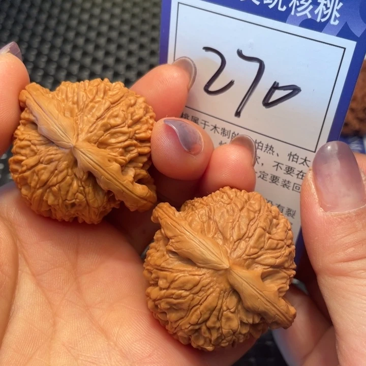 桃核吊坠45狮子270。。。。。