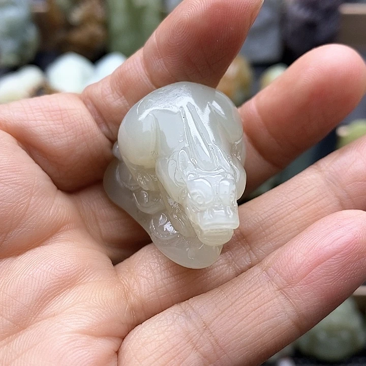 颈饰未镶嵌和田玉（糖玉）