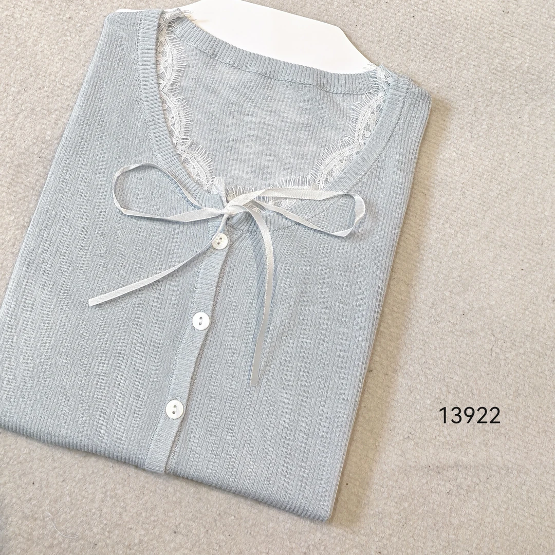 13922（部分无水洗唛，介意慎拍） WANGDAN领口蕾丝系绳开衫针织长袖