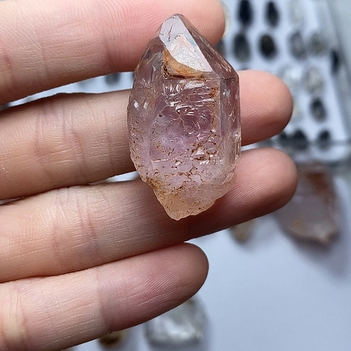 未镶嵌颈饰水晶红泥开窗紫骸骨