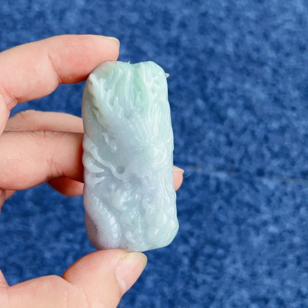 翡翠未镶嵌颈饰龙