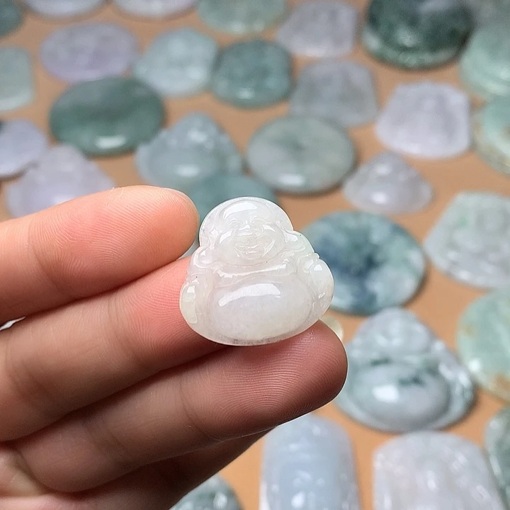 翡翠未镶嵌颈饰佛