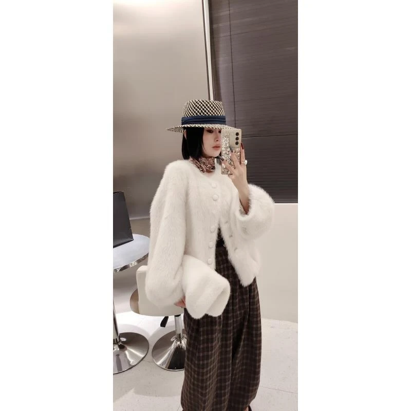 董事长专属2025冬季新款北欧小奶狐马蹄袖时尚设计师款短外套