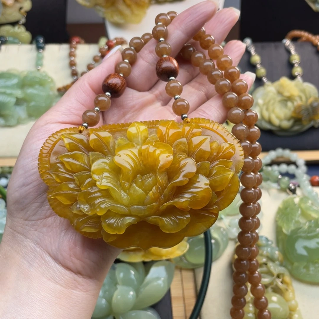 蛇纹石玉颈饰未镶嵌