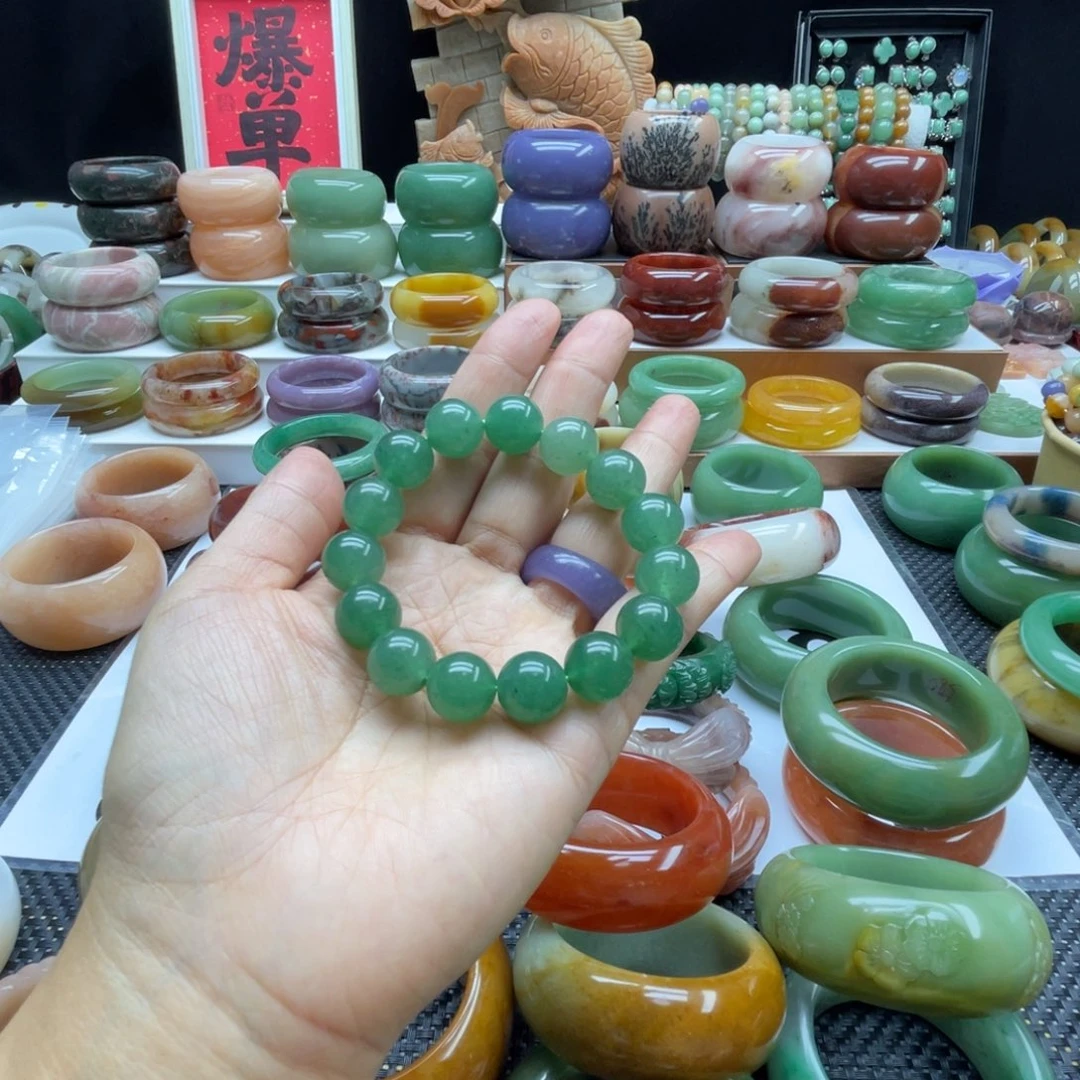 石英岩玉未镶嵌手镯