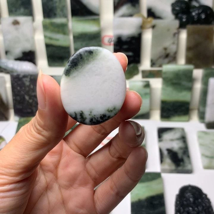 独山玉未镶嵌颈饰