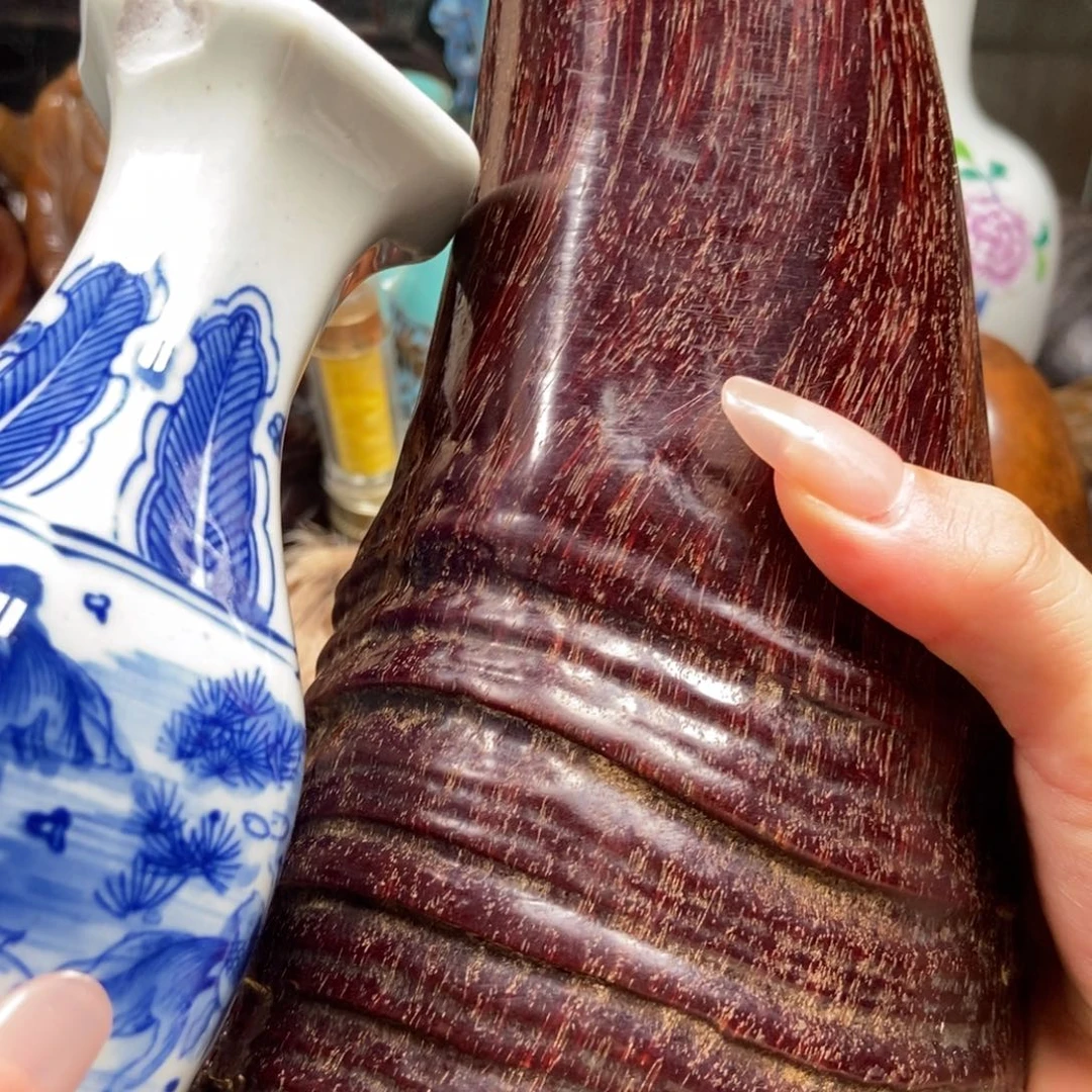 主播节目主持人和主持人的工作人员也