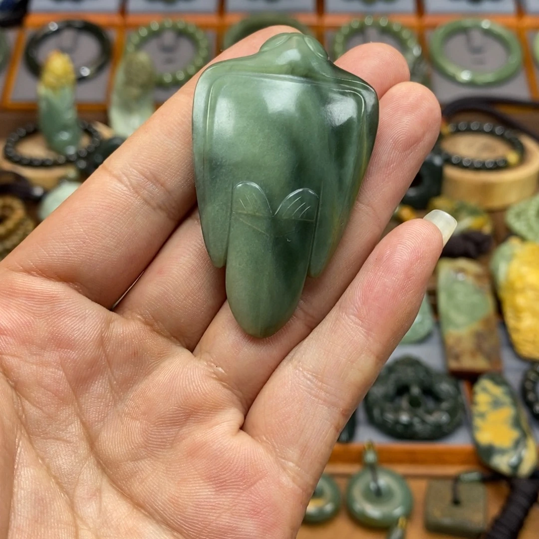 吊坠(赠链)未镶嵌岫岩河磨玉（透闪石质玉）