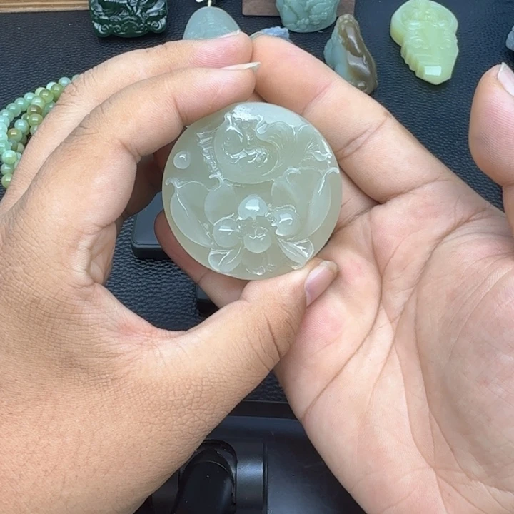 颈饰未镶嵌和田玉临*