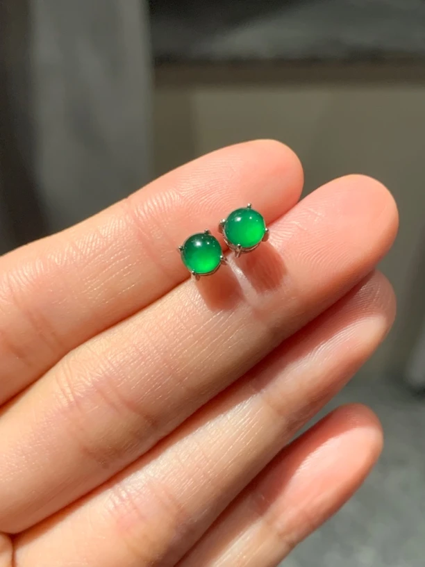 s925银镶天然A货翡翠四爪耳钉卡5