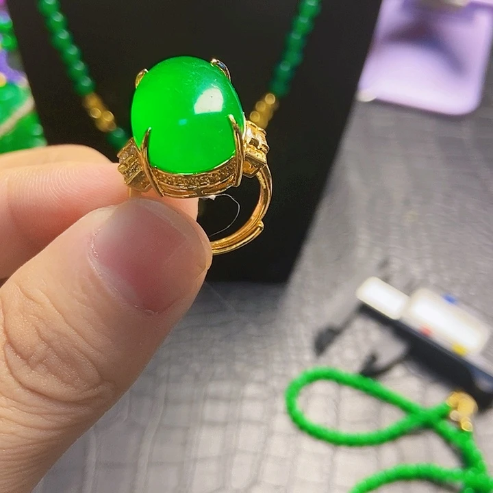 翡翠14K金镶嵌颈饰