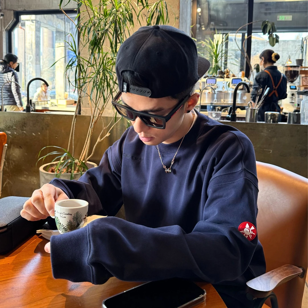 休闲【绣花贴布圆领卫衣】男女同款D28011