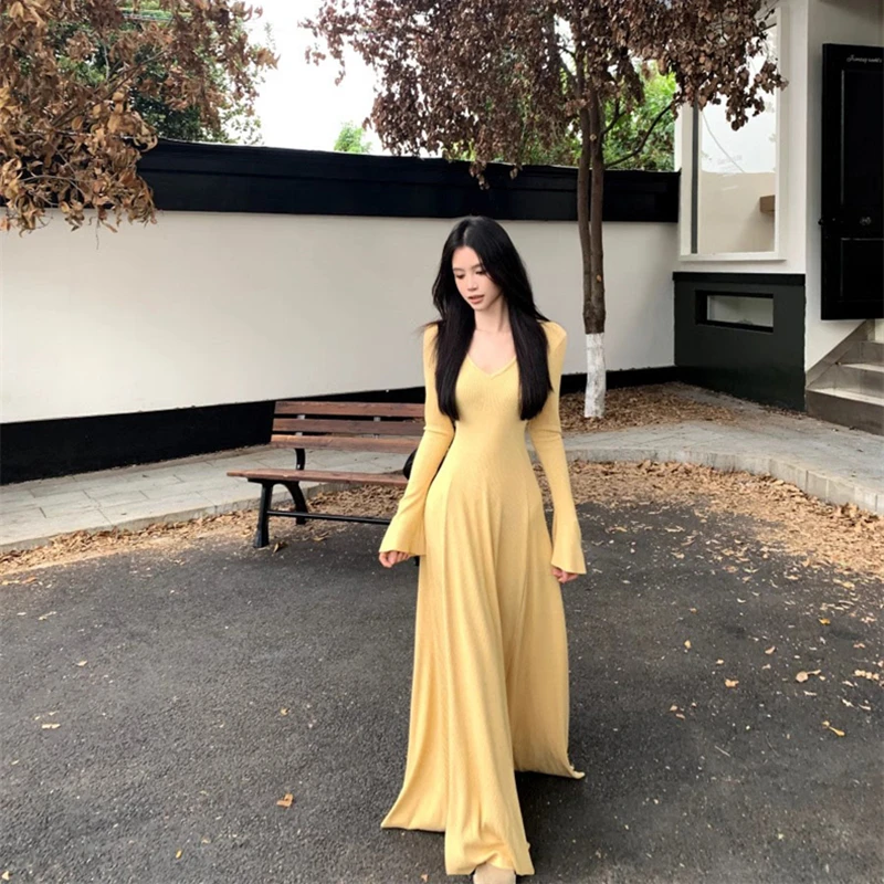 针织连衣裙子女2025新款秋冬季气质修身大衣内搭打底长裙