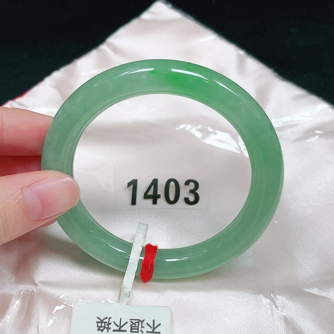 未镶嵌手镯（圆镯）翡翠