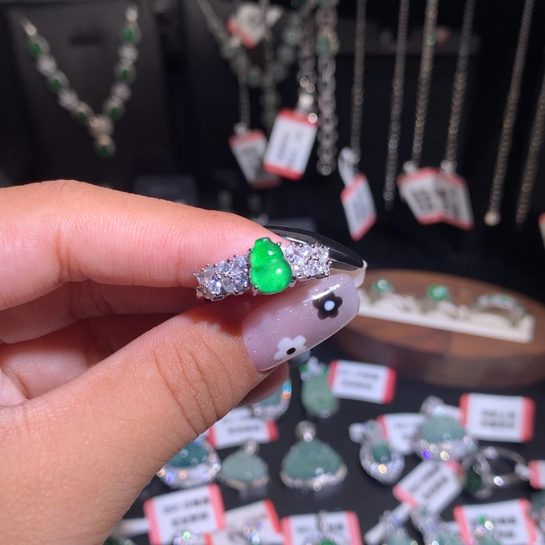 翡翠未镶嵌戒指戒指