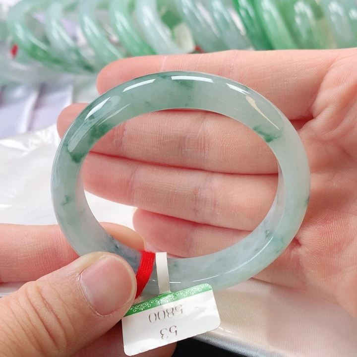 翡翠手镯未镶嵌缅甸A货翡翠手镯贵妃