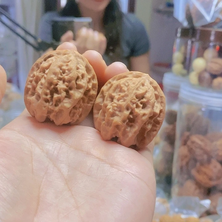 【闪购商品】文玩核桃把件36磐石油