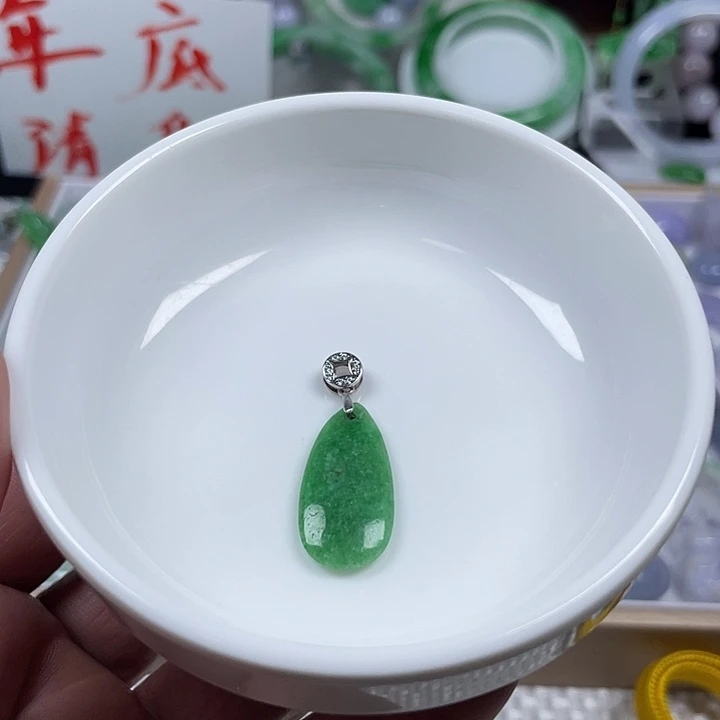 翡翠银S925镶嵌颈饰18、满绿水滴