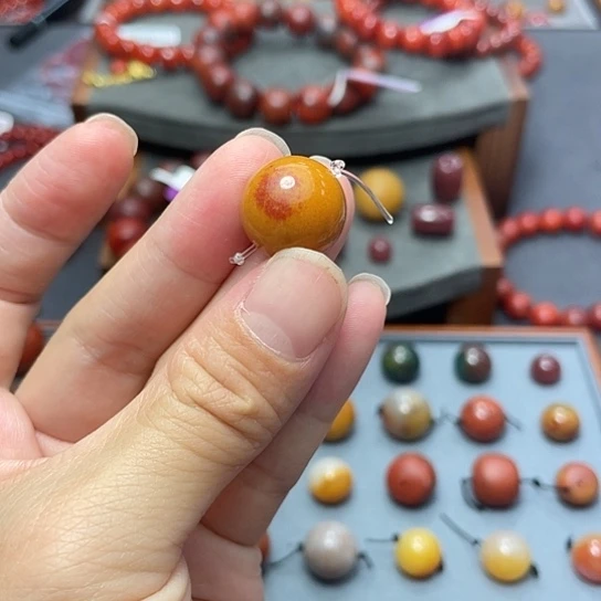 南红玛瑙单珠15mm多样性发未镶嵌