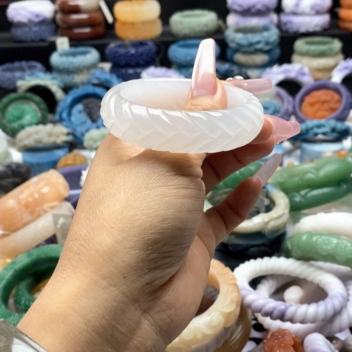 未镶嵌手镯石英岩玉