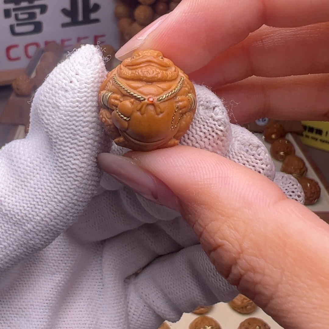 A****猴头核桃把件镶嵌款金蟾全品有正常封口线