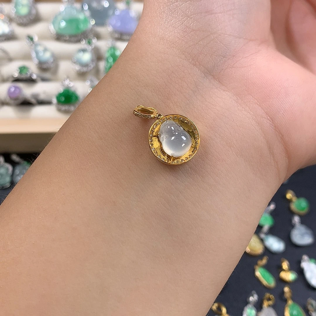 颈饰18K金镶嵌翡翠