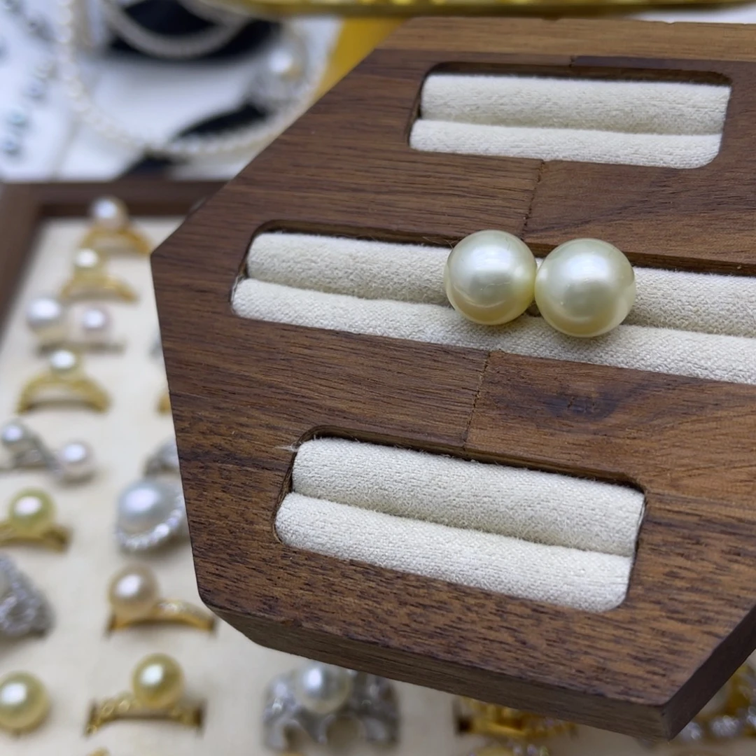 耳饰18K金镶嵌海水珍珠