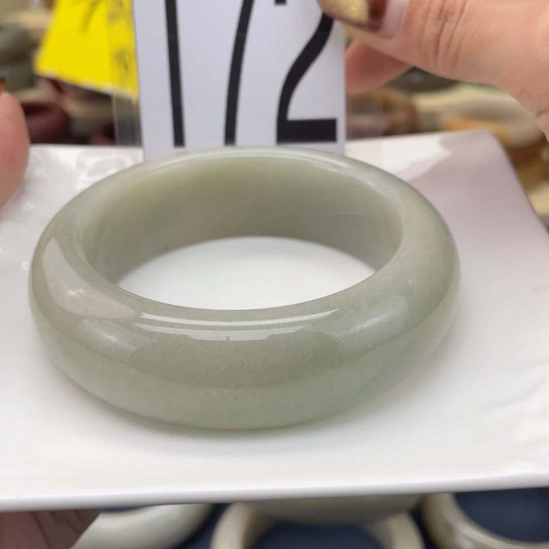 【闪购商品】石英质玉手镯未镶嵌