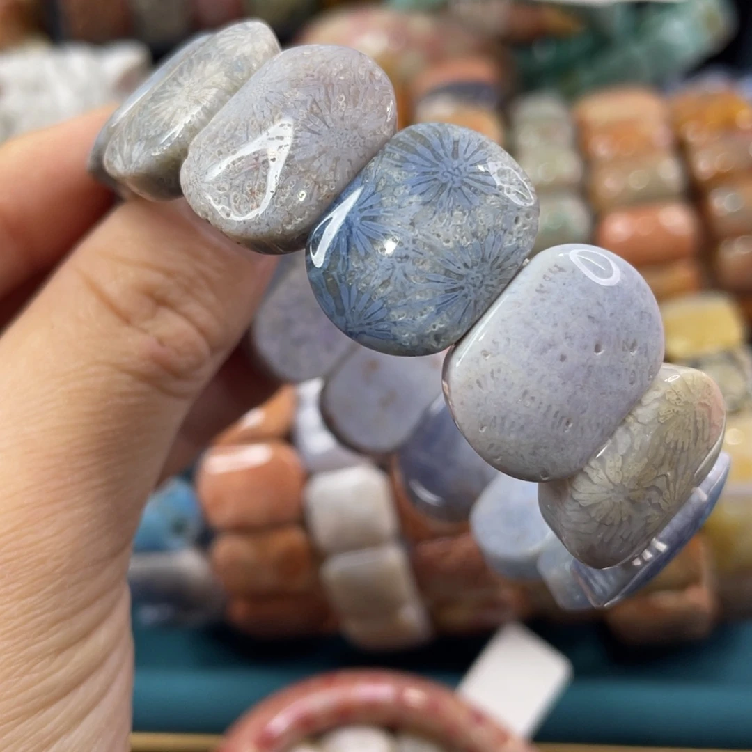 未镶嵌手镯硅化玉