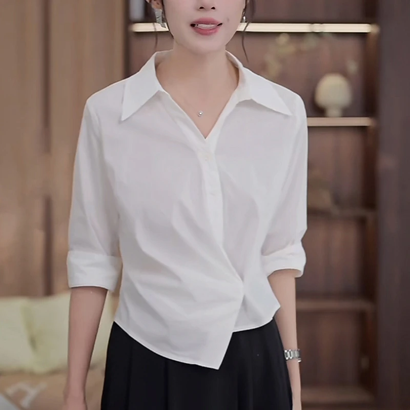 翻领白色半袖衬衫女2025夏季时尚显瘦减龄收腰不规则气质v领上衣