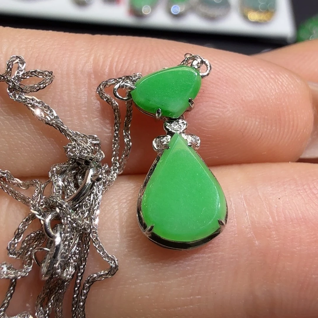 翡翠18K金镶嵌吊坠(赠链)